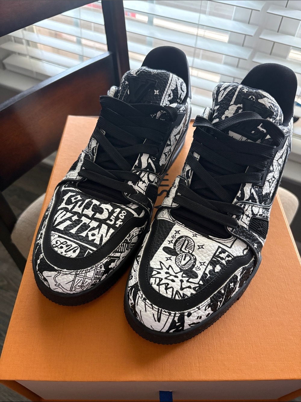 Louis Vuitton Trainers Comic Motifs Black White SS23 LV Size 9.5 - Picture 2 of 9